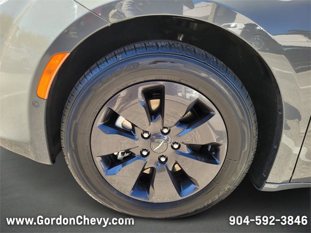 Used 2020 Chrysler Pacifica Limited w/ Advanced Safetytec Group image 10