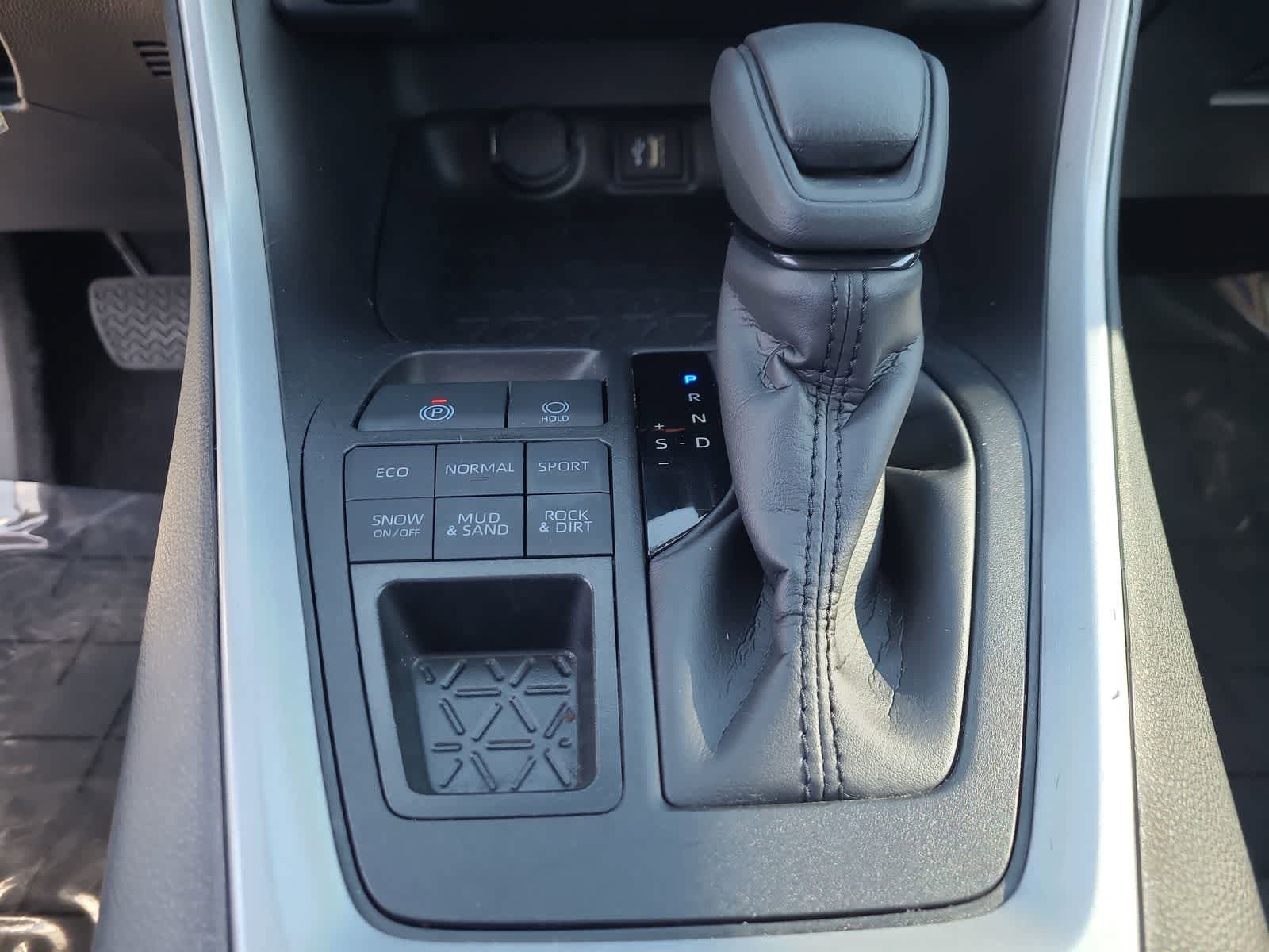 Used 2025 Toyota RAV4 LE AWD/4WD image 25