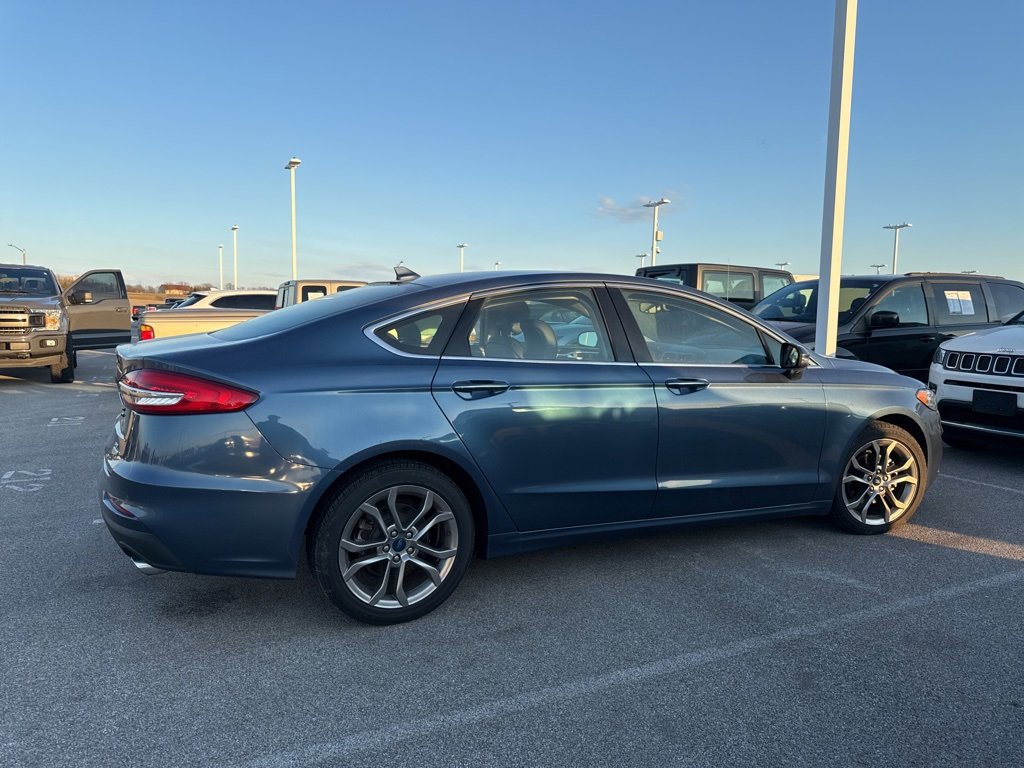 Used 2019 Ford Fusion SEL image 3