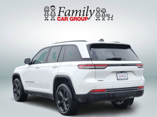 Used 2024 Jeep Grand Cherokee Altitude AWD/4WD image 3