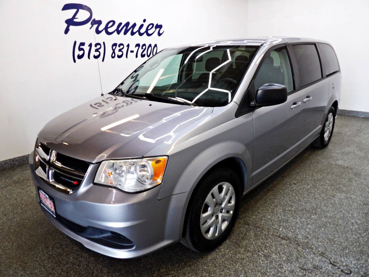 Used 2018 Dodge Grand Caravan SE w/ UConnect Hands-Free Group FWD image 1