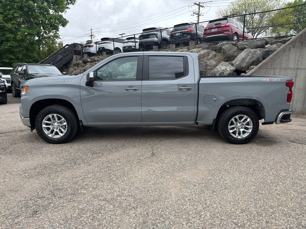 Used 2024 Chevrolet Silverado 1500 LT AWD/4WD image 3
