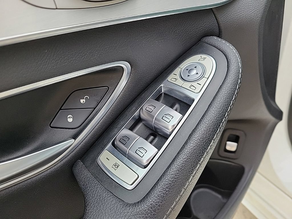 Used 2015 Mercedes-Benz C 300 4MATIC Sedan image 28