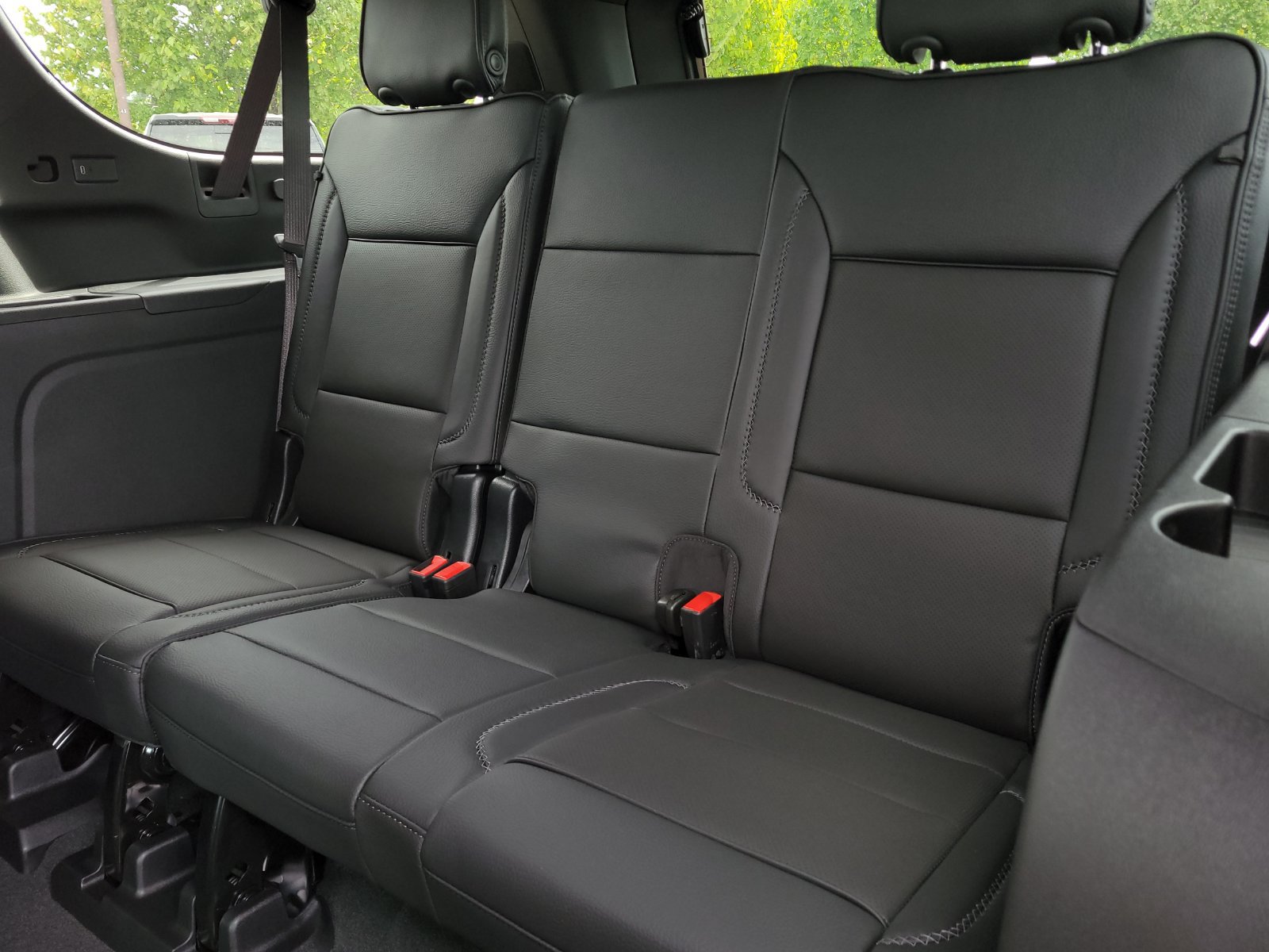 New 2026 GMC Yukon XL Denali w/ Denali Reserve Package AWD/4WD image 9