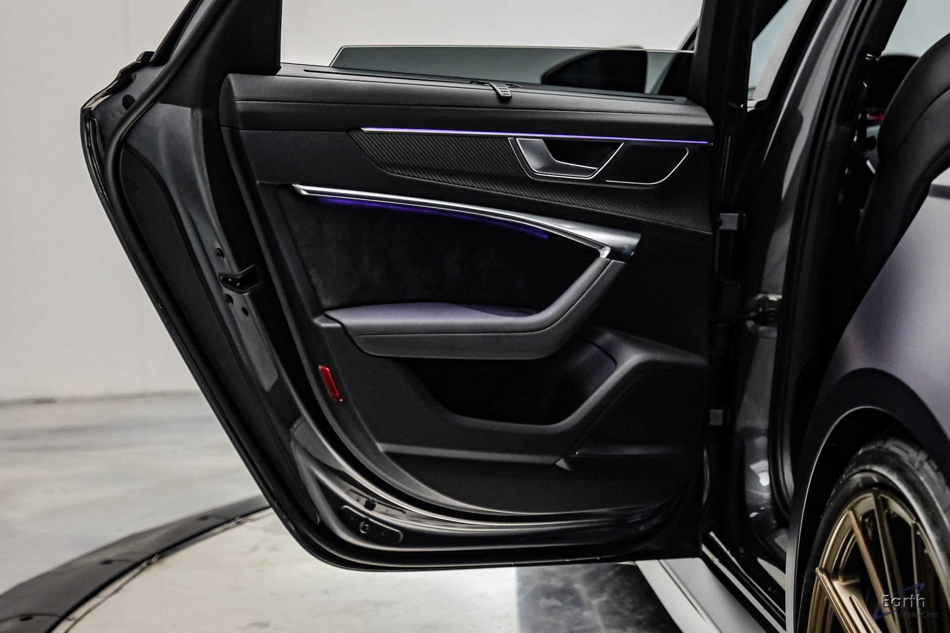 Used 2023 Audi RS 6 w/ Black Optic Package AWD/4WD image 90