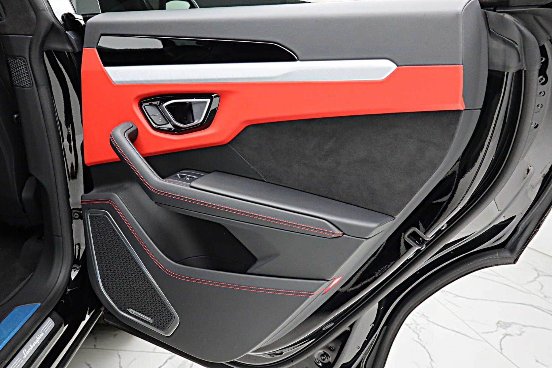 Used 2024 Lamborghini Urus S AWD/4WD image 47