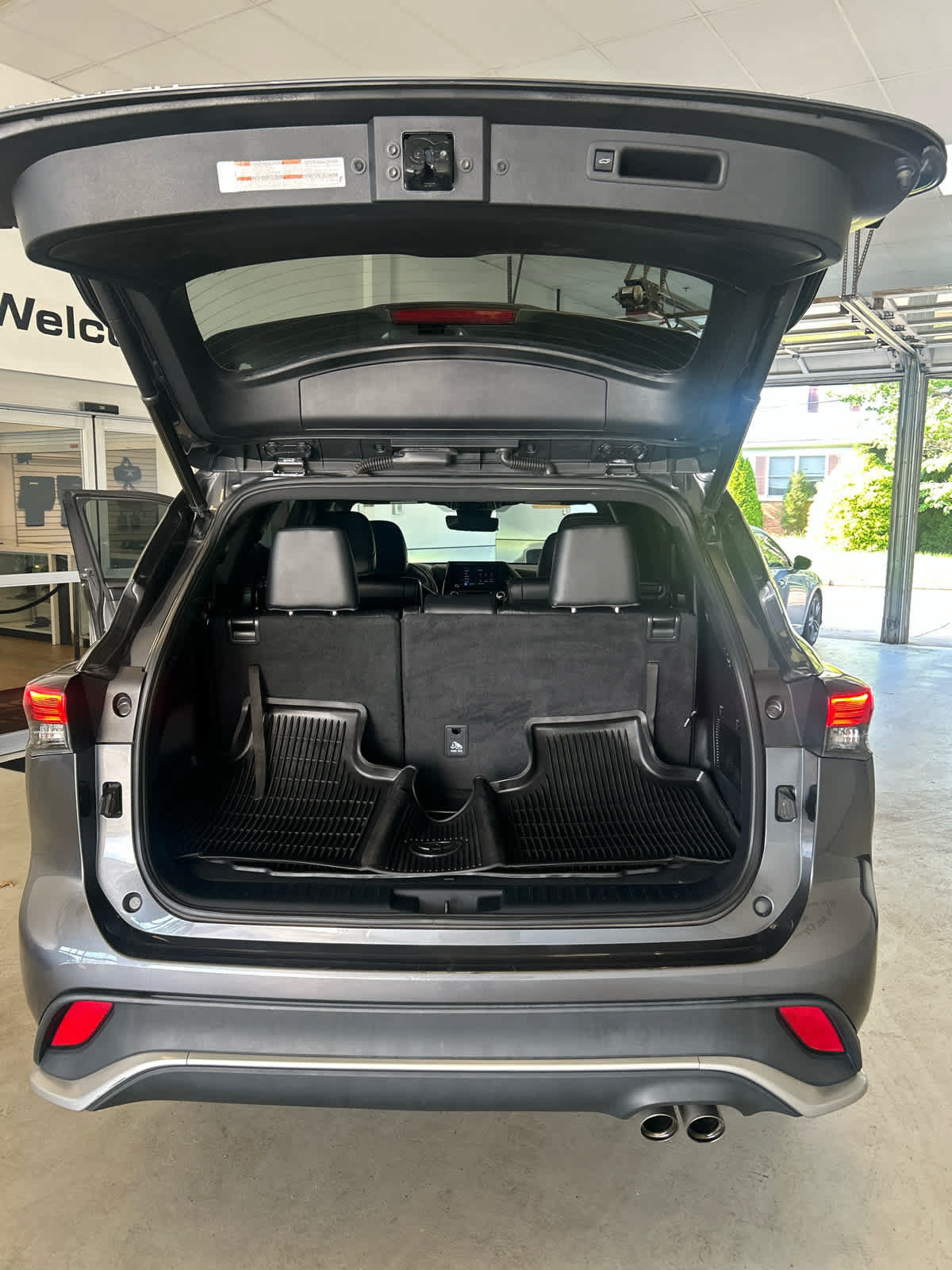 Used 2023 Toyota Highlander XSE AWD/4WD image 16