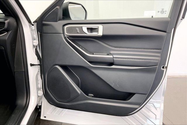 Used 2020 Ford Explorer XLT w/ Equipment Group 202A image 26