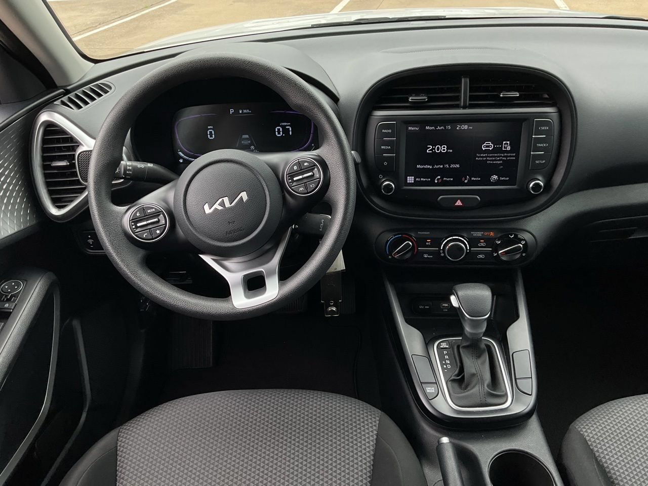 Used 2025 Kia Soul LX w/ LX Technology Package FWD image 12