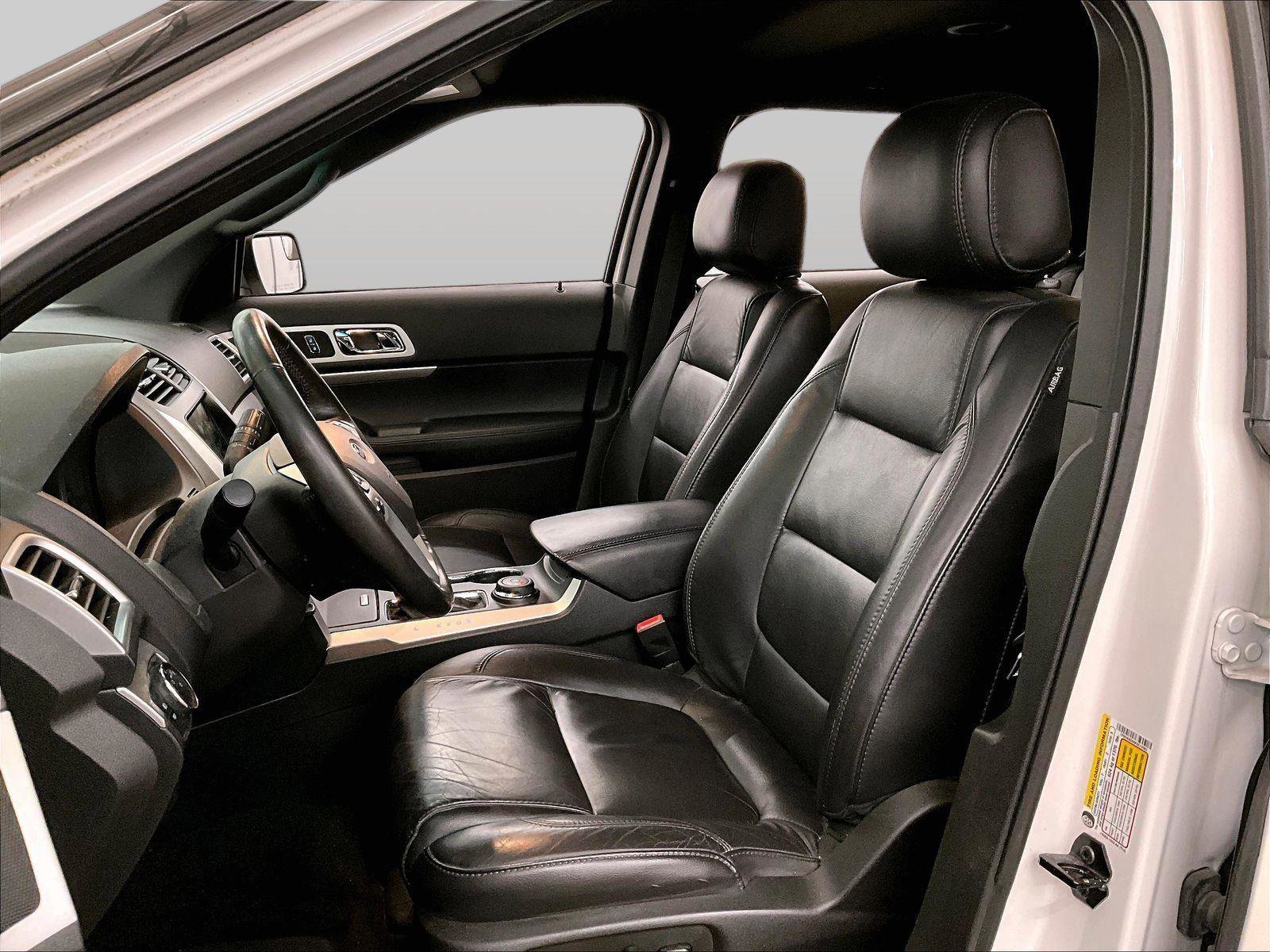 Used 2015 Ford Explorer XLT w/ Equipment Group 202B AWD/4WD image 24