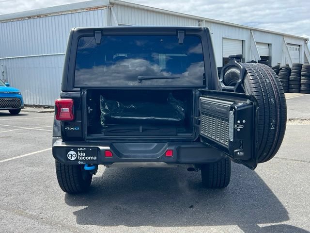 Used 2023 Jeep Wrangler Unlimited Sahara AWD/4WD image 8