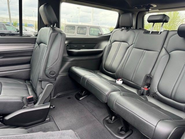 New 2026 Jeep Grand Wagoneer Limited AWD/4WD image 32