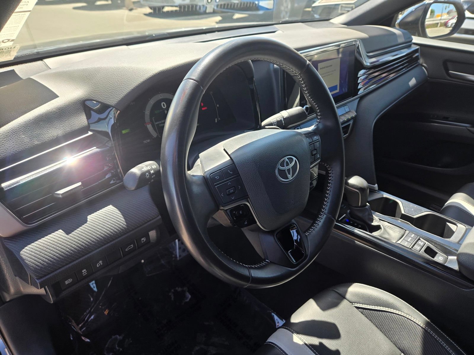 Used 2025 Toyota Camry SE FWD image 13