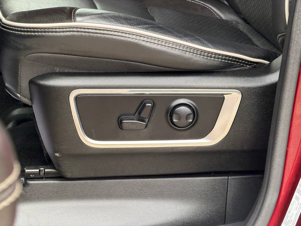 Used 2025 RAM 1500 Laramie w/ Sport Appearance Package AWD/4WD image 16