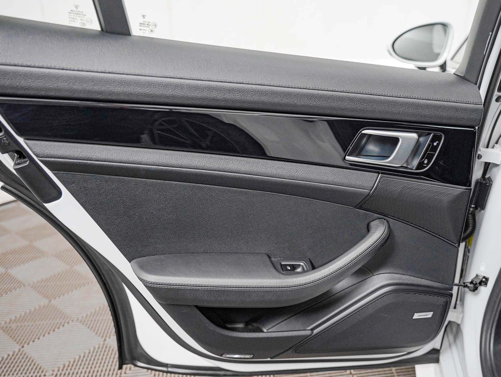 Certified 2018 Porsche Panamera RWD image 28