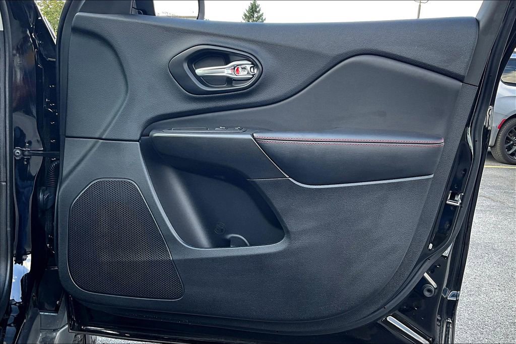 Used 2021 Jeep Cherokee Trailhawk w/ Comfort/Convenience Group image 22