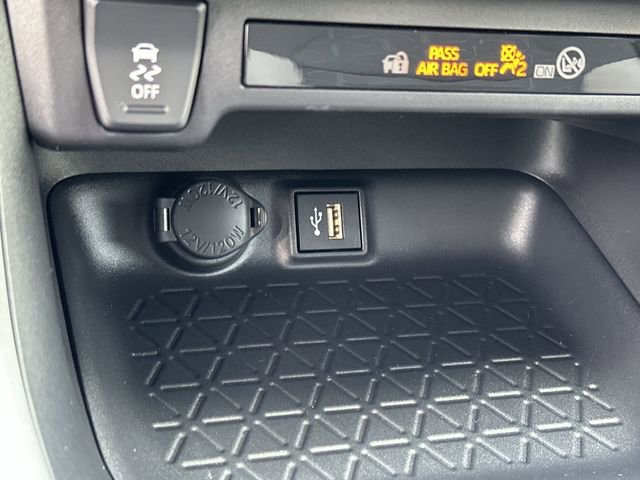 Used 2025 Toyota RAV4 XLE w/ Convenience Package FWD image 20