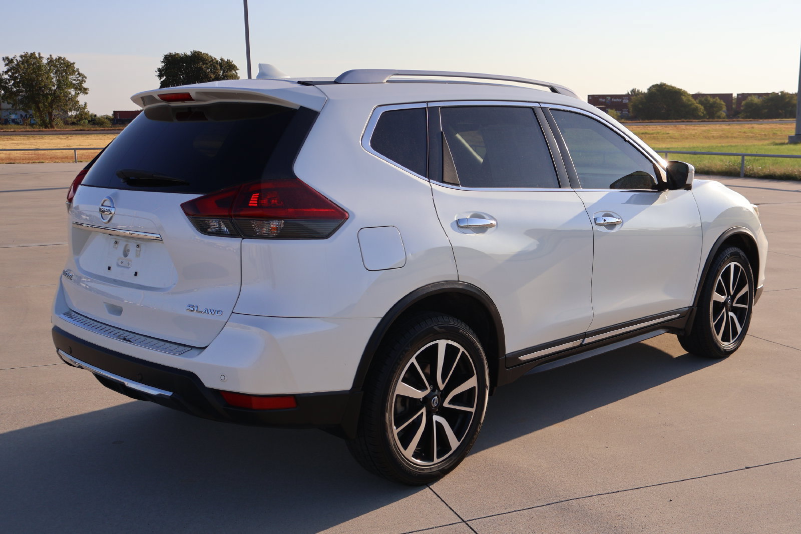 Used 2019 Nissan Rogue SL w/ Premium Package AWD/4WD image 6