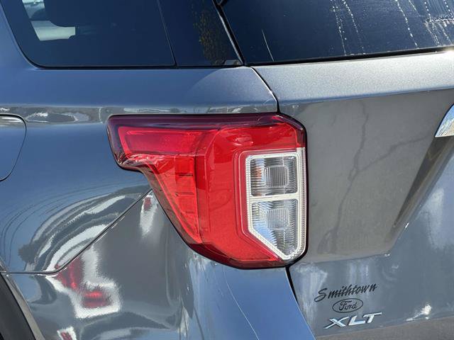 Used 2023 Ford Explorer XLT AWD/4WD image 9