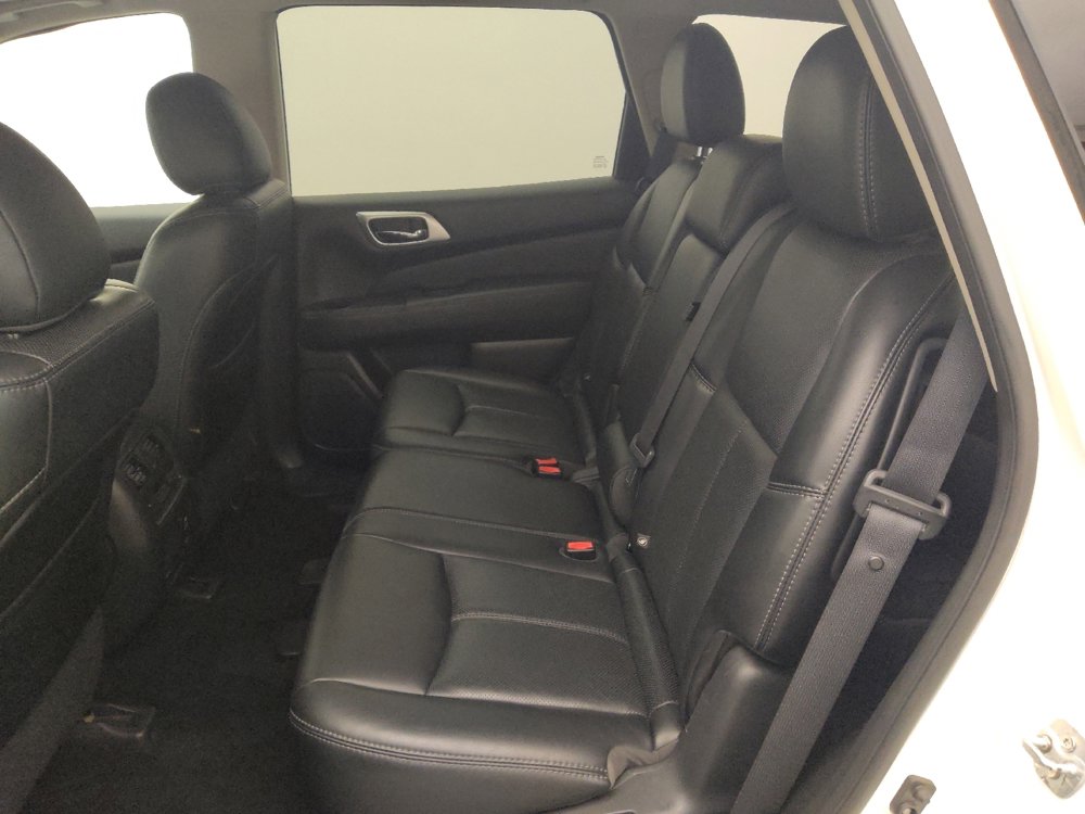 Used 2016 Nissan Pathfinder Platinum image 18