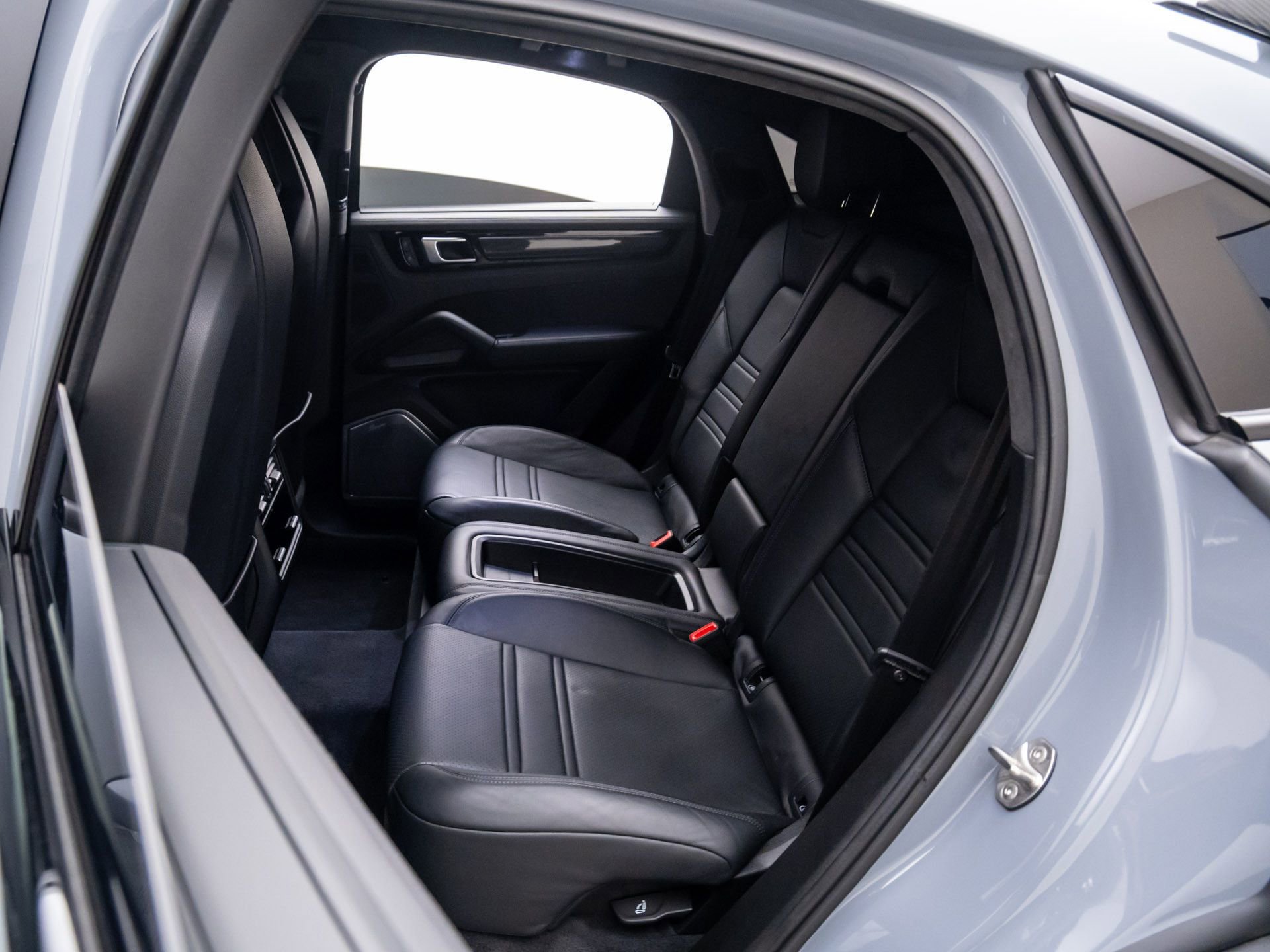 Certified 2022 Porsche Cayenne Turbo GT AWD/4WD image 17