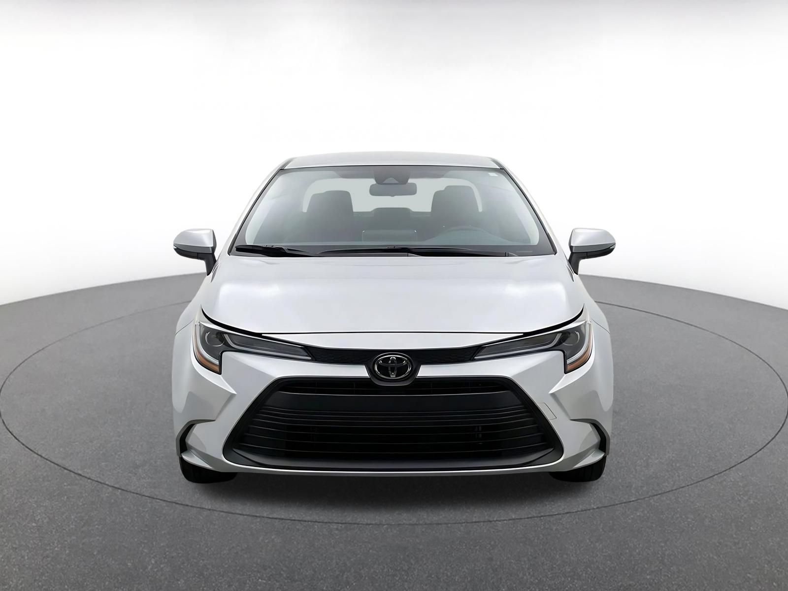 Used 2025 Toyota Corolla LE FWD image 2