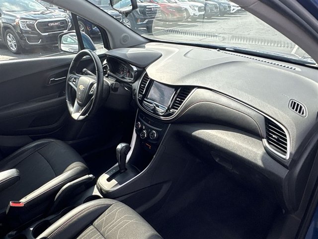 Certified 2020 Chevrolet Trax LT w/ LT Convenience Package FWD image 27
