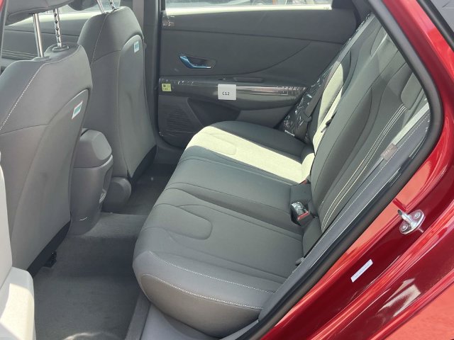 Used 2025 Hyundai Elantra Sport FWD image 12