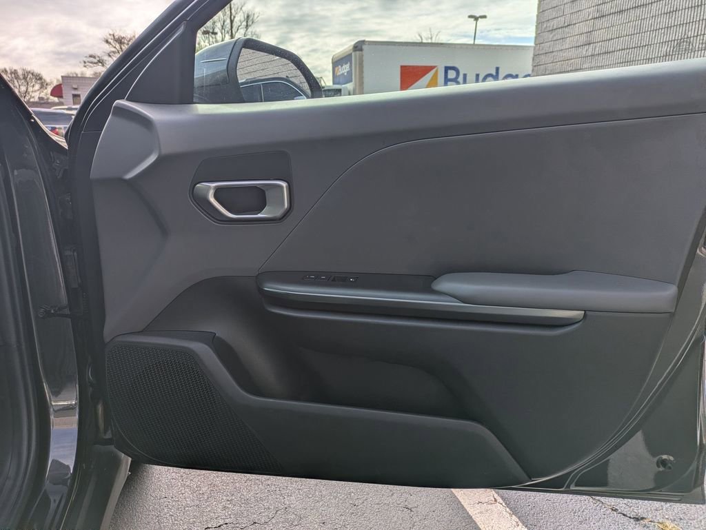 Used 2025 Kia K4 LXS image 31