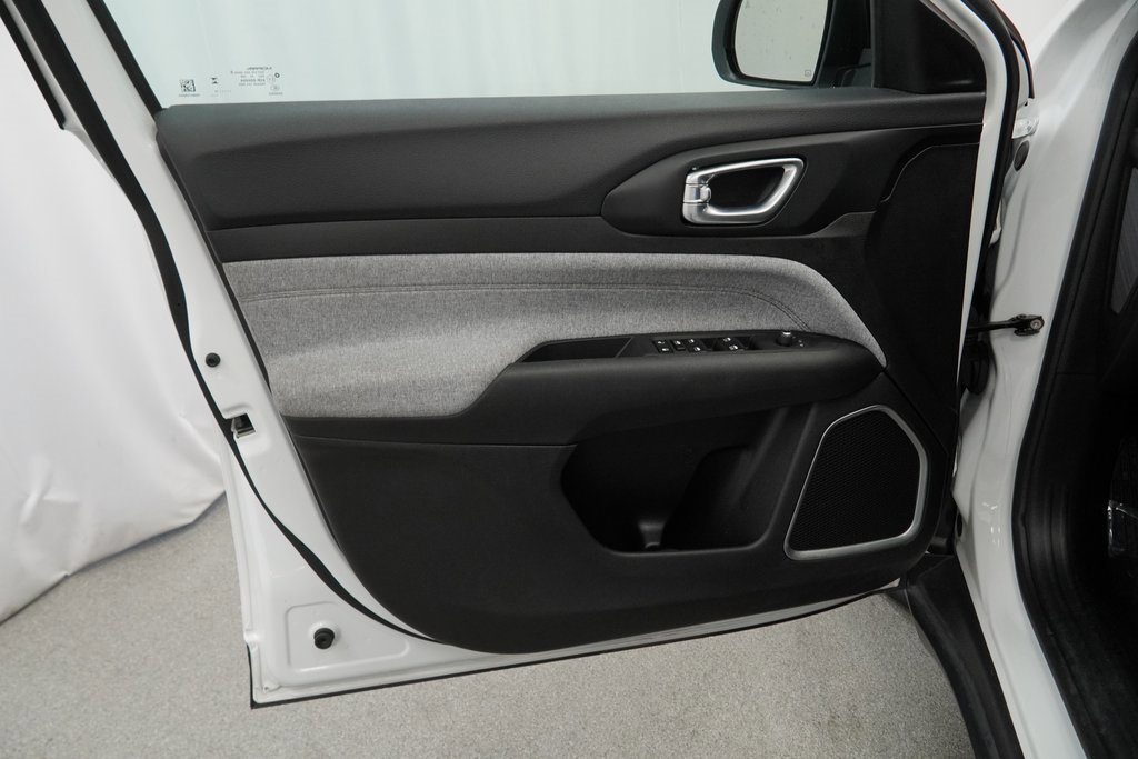 Certified 2024 Jeep Compass Latitude image 40