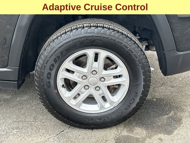 Used 2023 Jeep Grand Cherokee Laredo w/ Luxury Tech Group I image 9