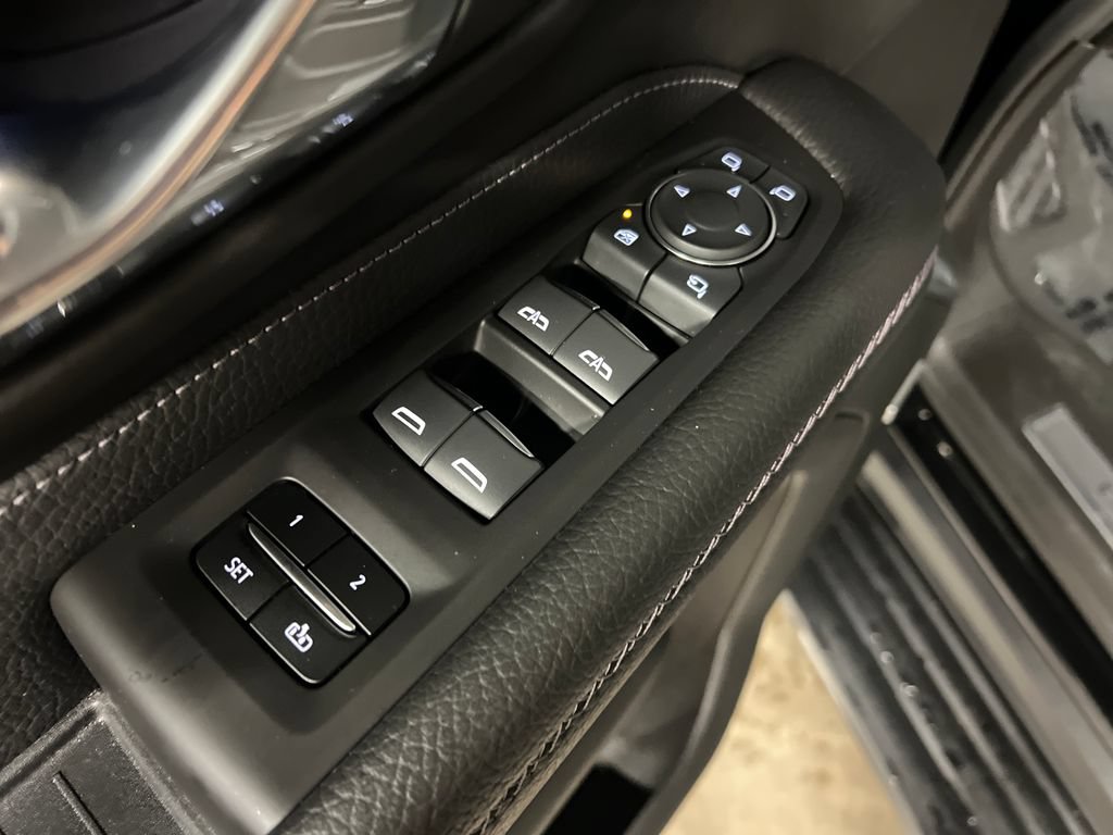 Certified 2023 GMC Yukon XL Denali w/ Advanced Technology Package AWD/4WD image 17