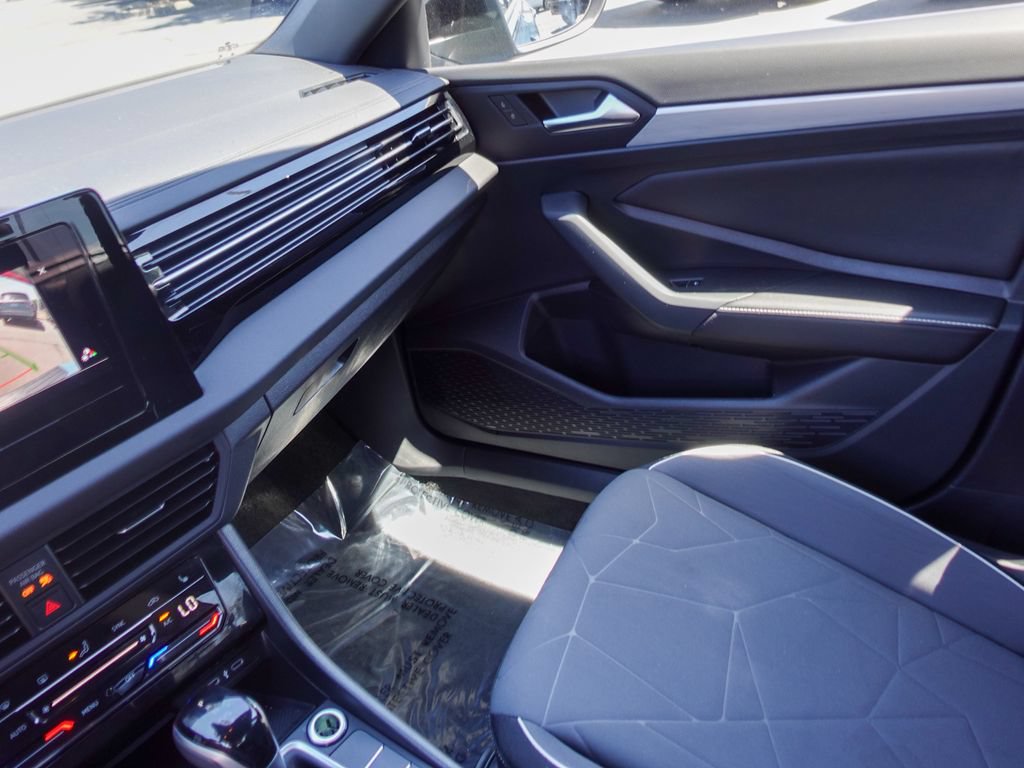 Certified 2025 Volkswagen Jetta Sport FWD image 21