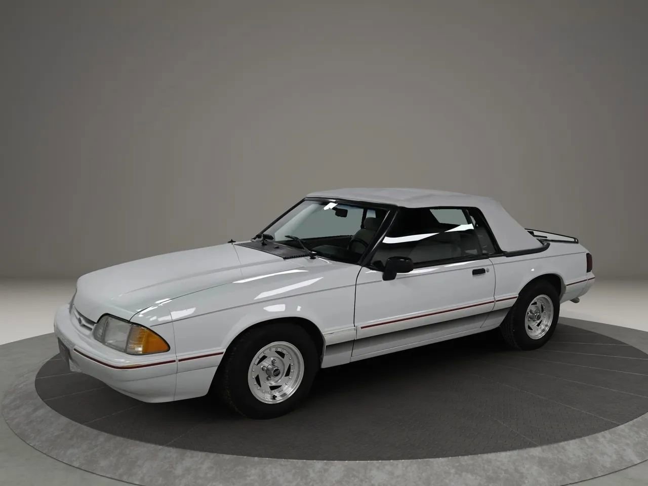 Used 1992 Ford Mustang LX image 1