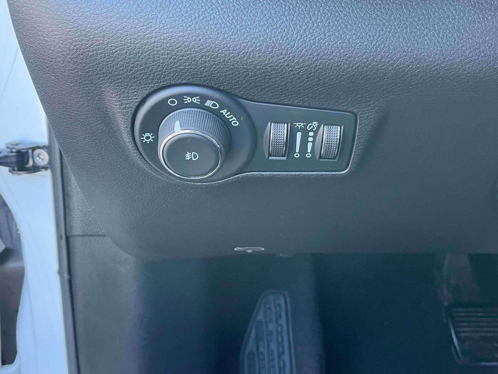 Used 2024 Jeep Compass Latitude AWD/4WD image 16