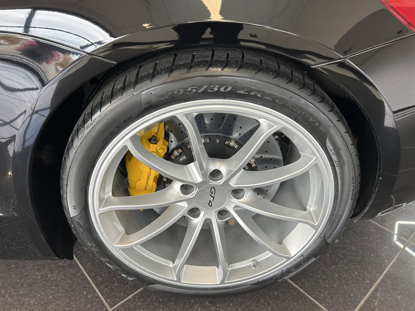 Used 2016 Porsche Cayman GT4 image 9