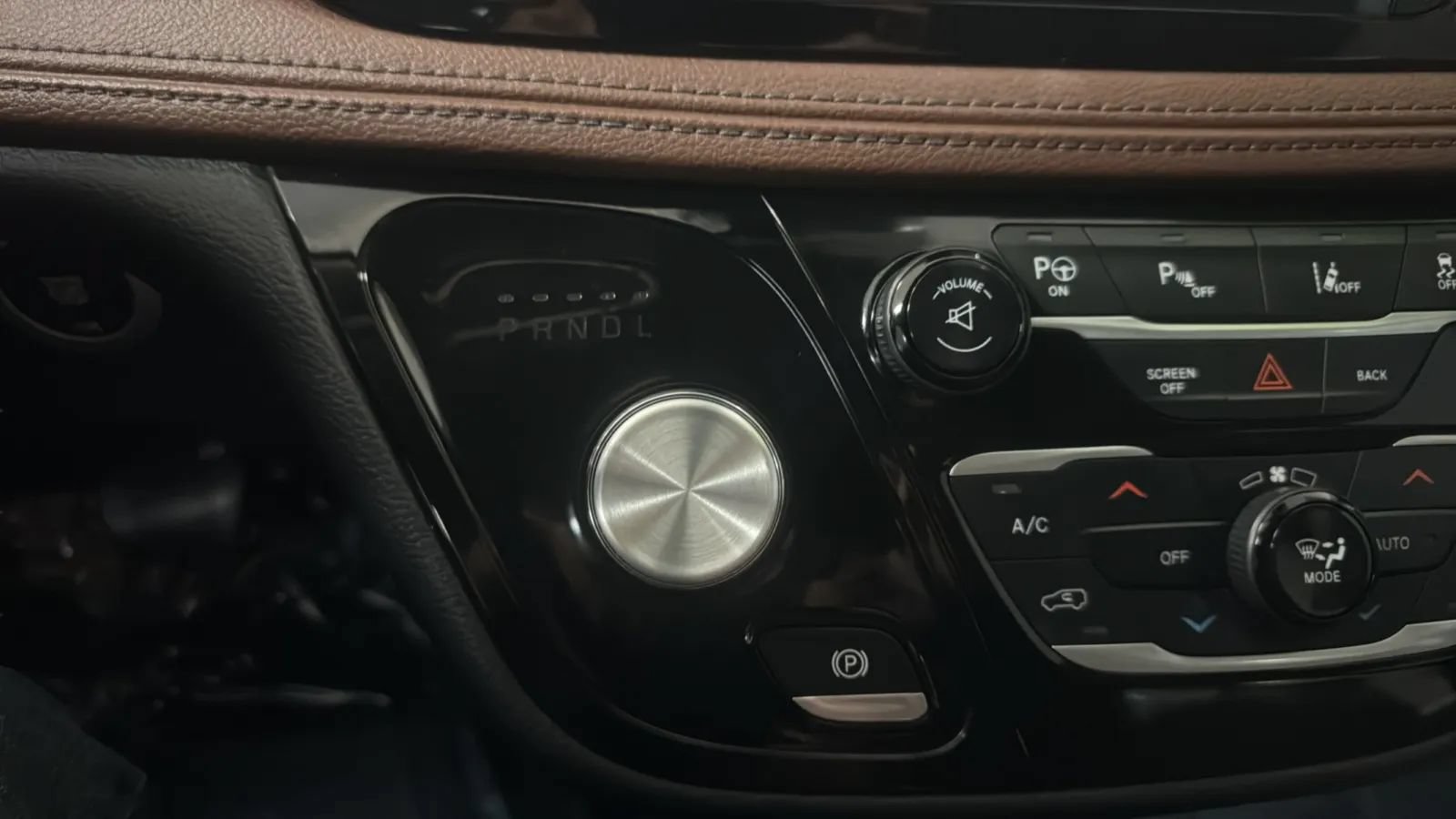 Used 2017 Chrysler Pacifica Limited FWD image 12