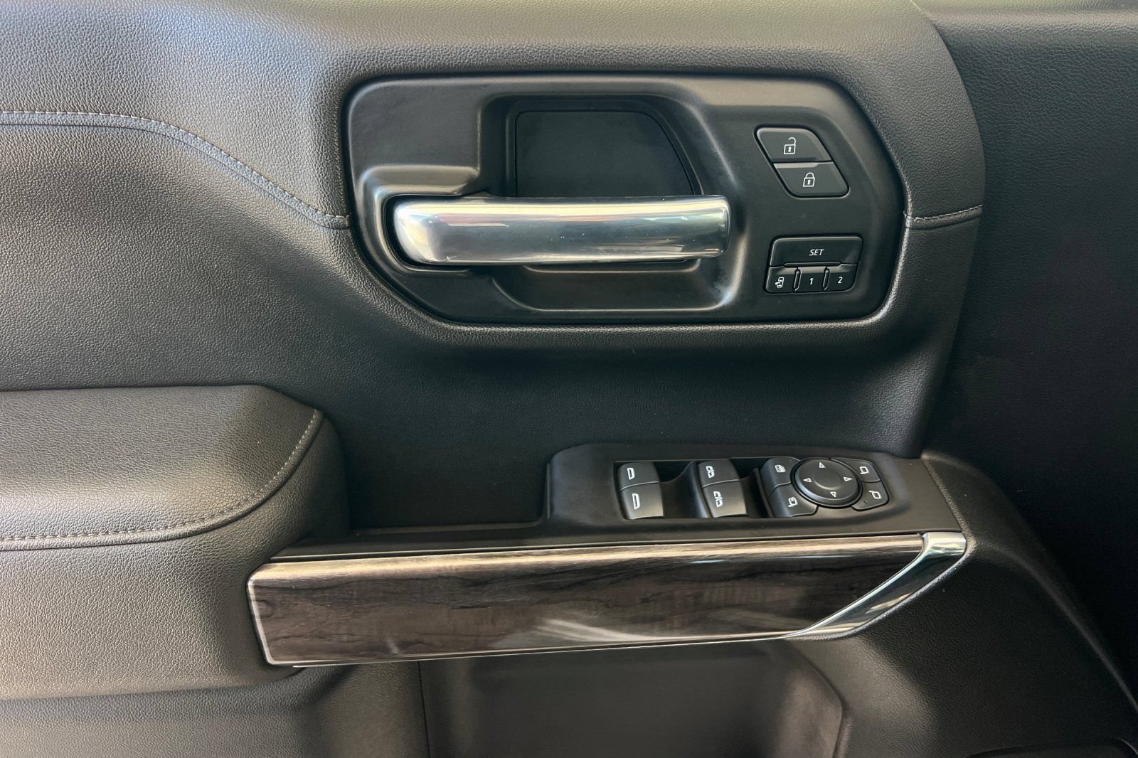 Used 2022 Chevrolet Silverado 1500 LTZ AWD/4WD image 12