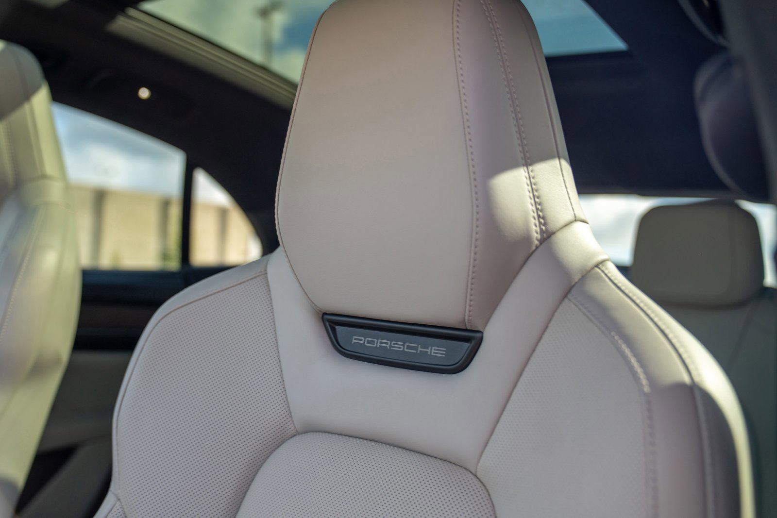 Certified 2025 Porsche Macan 4 Electric AWD/4WD image 13