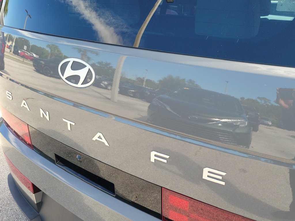 Used 2025 Hyundai Santa Fe Limited AWD/4WD image 8