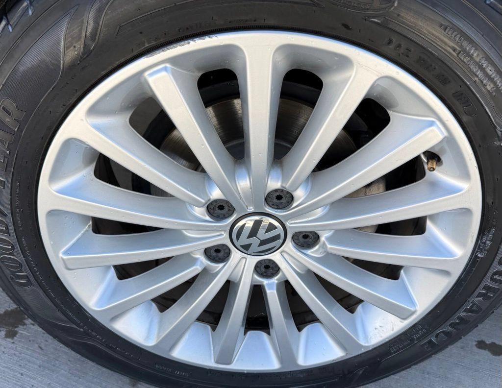 Used 2017 Volkswagen Passat 1.8T SE FWD image 9