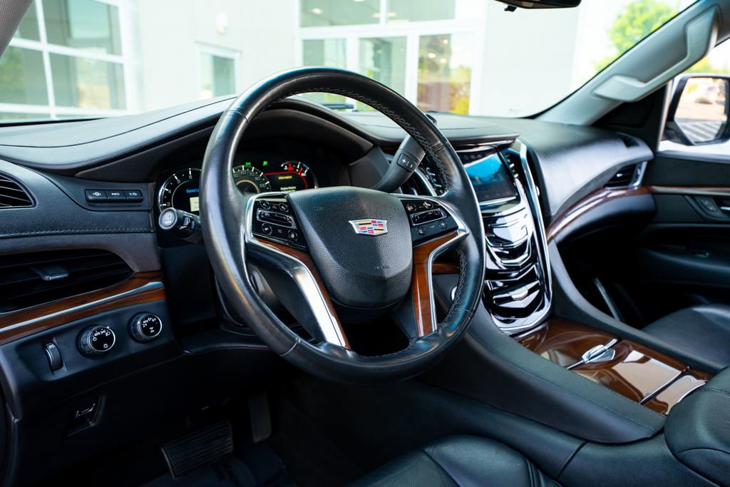 Used 2017 Cadillac Escalade Premium Luxury AWD/4WD image 31