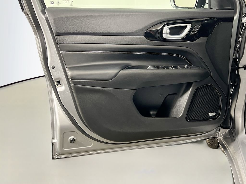 Used 2023 Jeep Compass High Altitude w/ Driver Assist Group I image 18