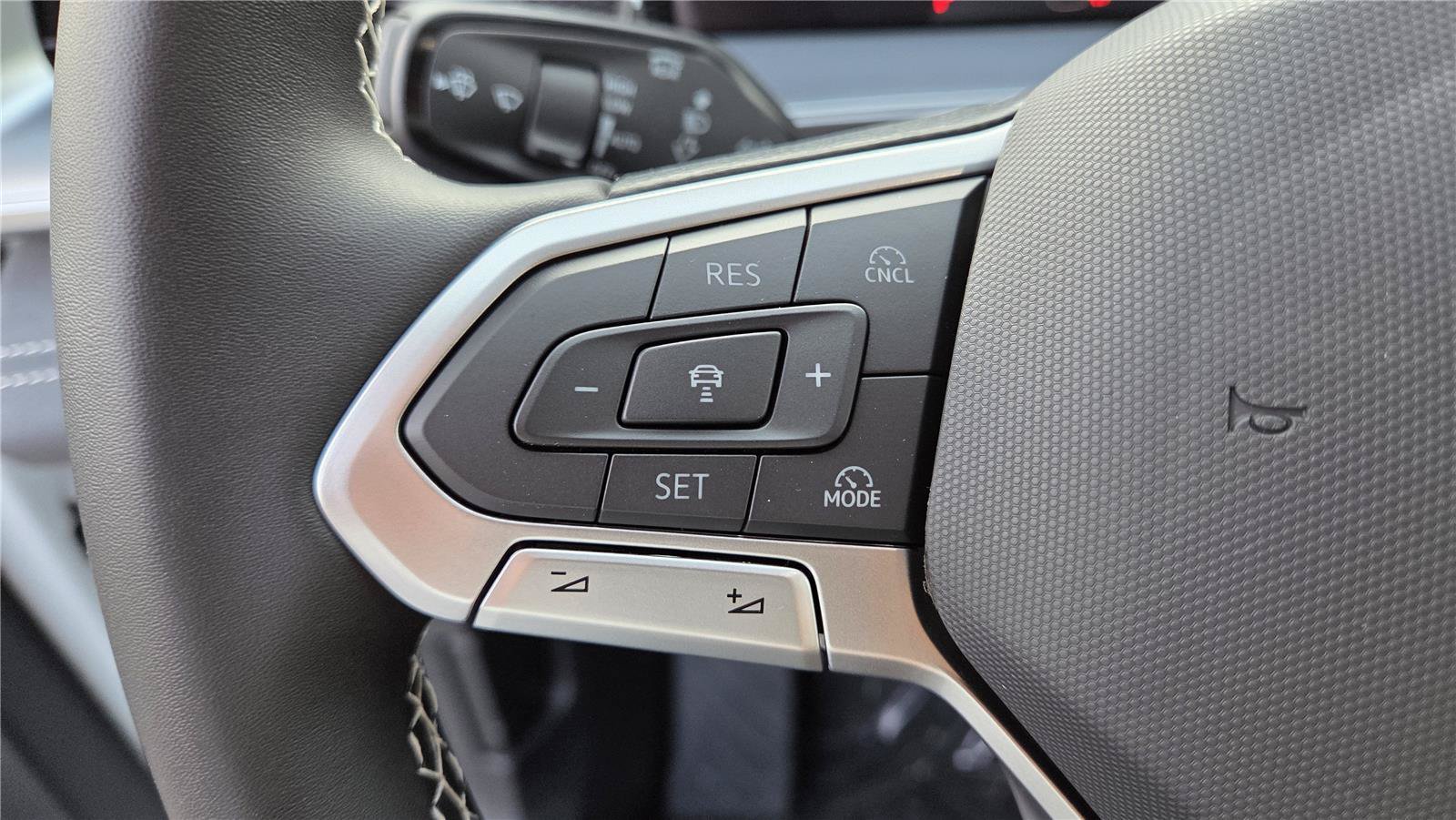New 2026 Volkswagen Tiguan SE AWD/4WD image 17