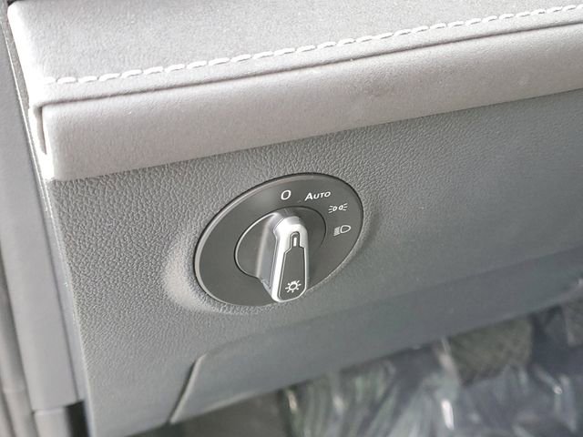 New 2026 Volkswagen Taos SE FWD image 14