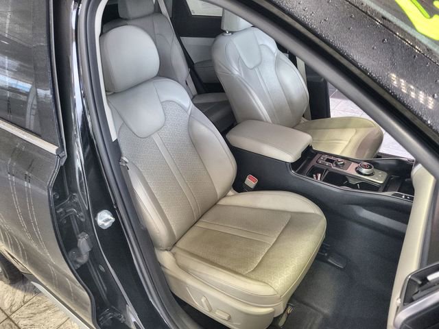 Used 2023 Kia Sorento EX image 25