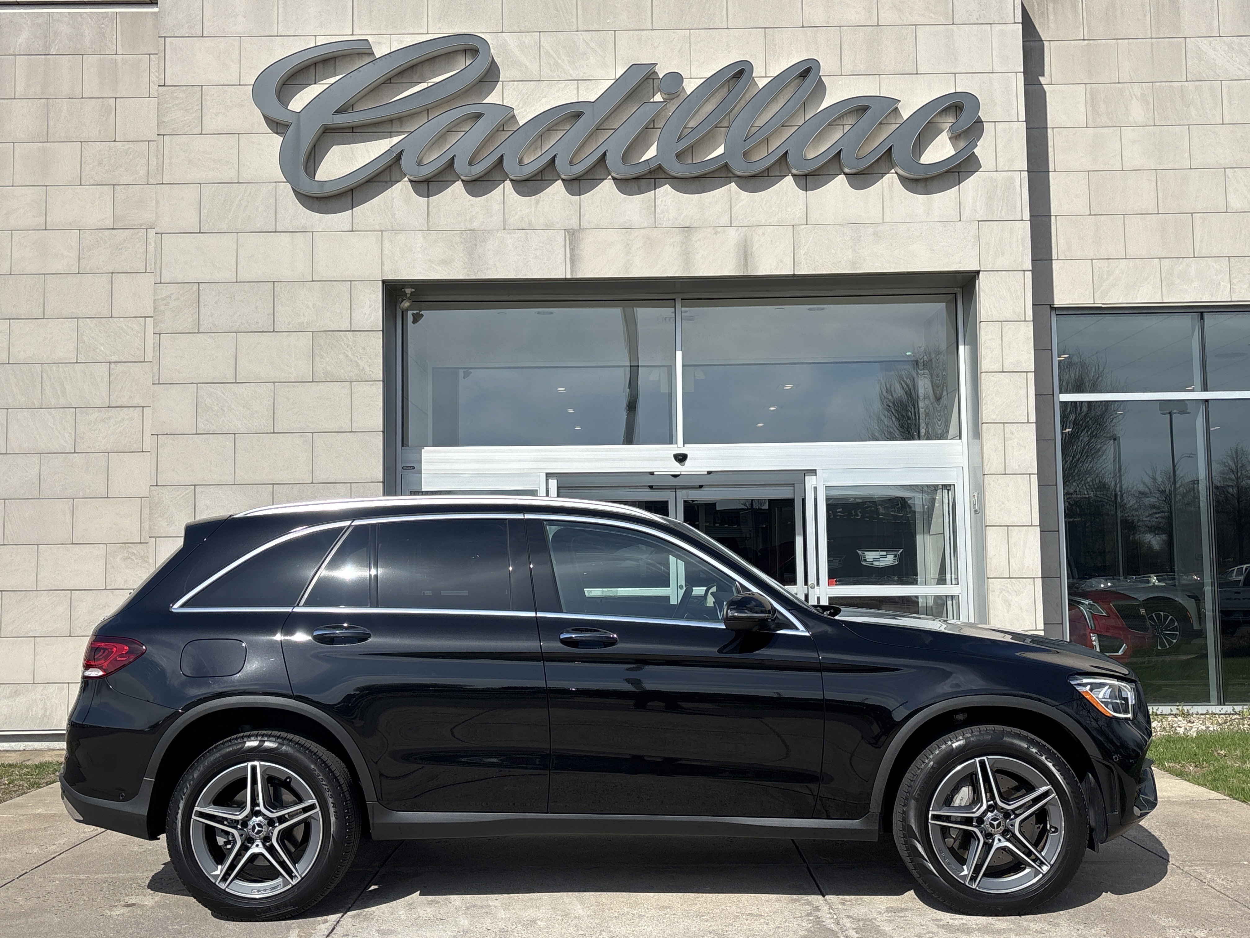 Used 2022 Mercedes-Benz GLC 300 4MATIC image 3