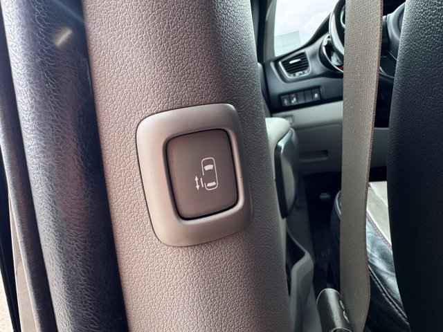 Used 2020 Kia Sedona EX FWD image 10
