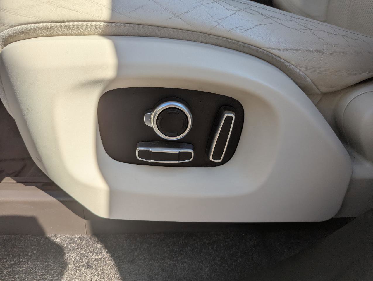 Used 2016 Land Rover Range Rover Supercharged image 15