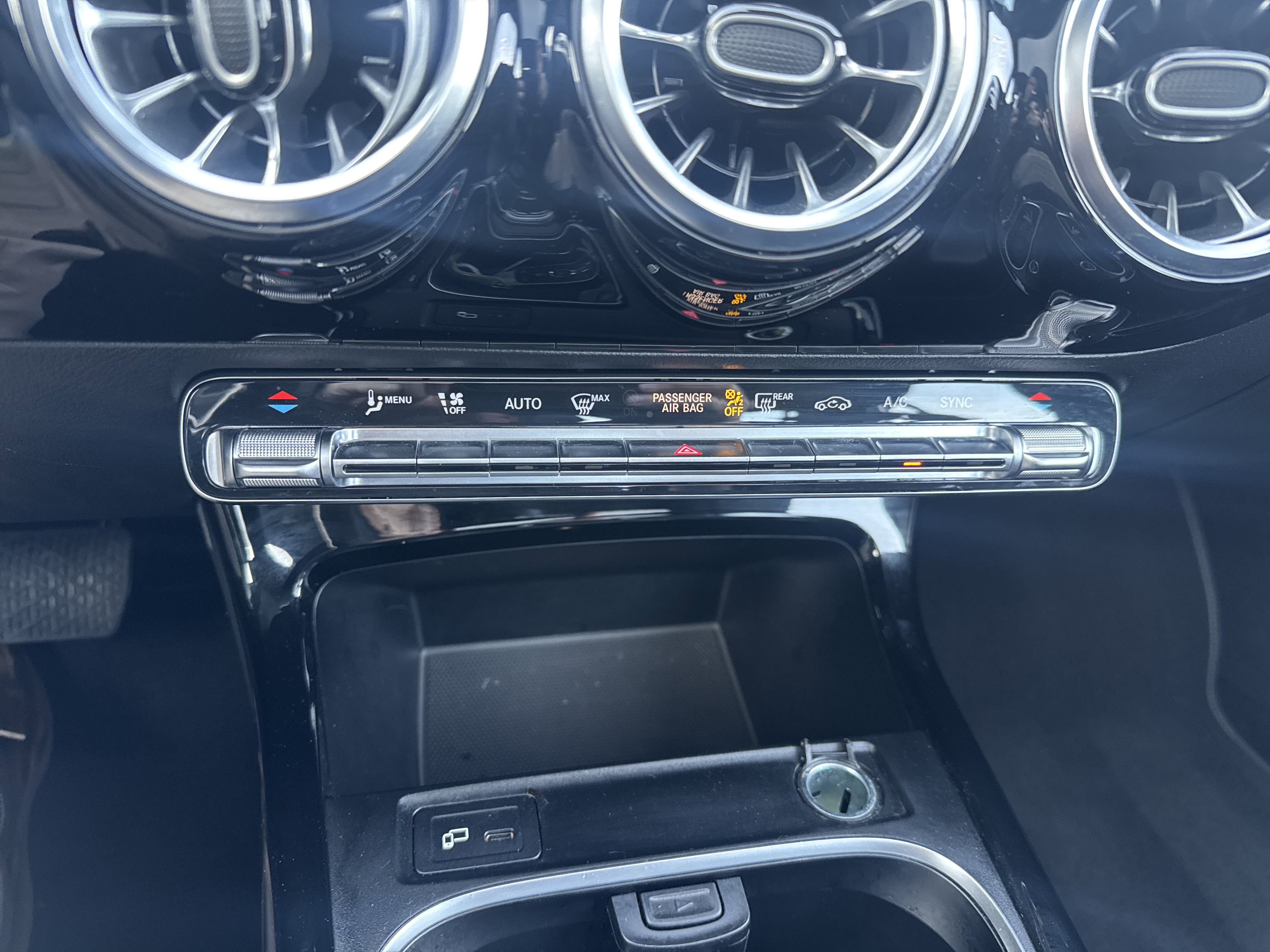 Used 2022 Mercedes-Benz CLA 250 4MATIC image 25